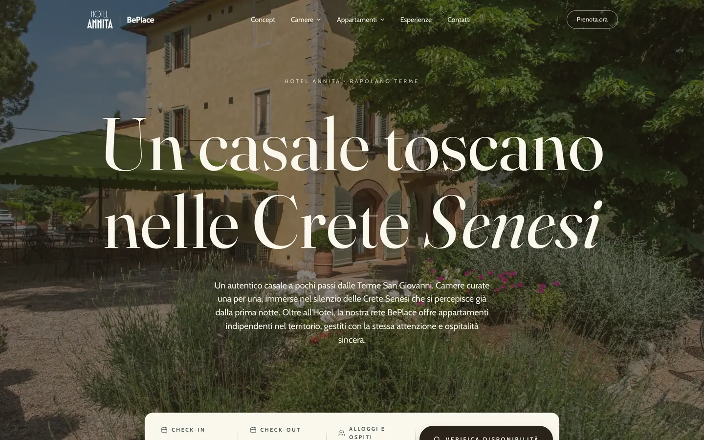 La home di Hotel Annita: fotografia del casale toscano a tutta pagina e, in basso, la barra con check-in, check-out, numero di ospiti e il pulsante per verificare la disponibilità